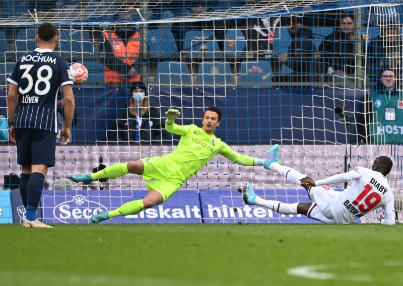 [VIDEO] Nespretni Diaby zabio je iz penala, ali je gol zbog njegove šeprtljavosti poništen; 'apotekari' su ostali bez pobjede