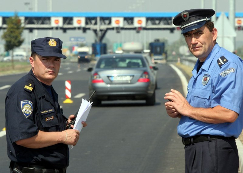 S 1,75 promila zabio se u kućice na Bajakovu