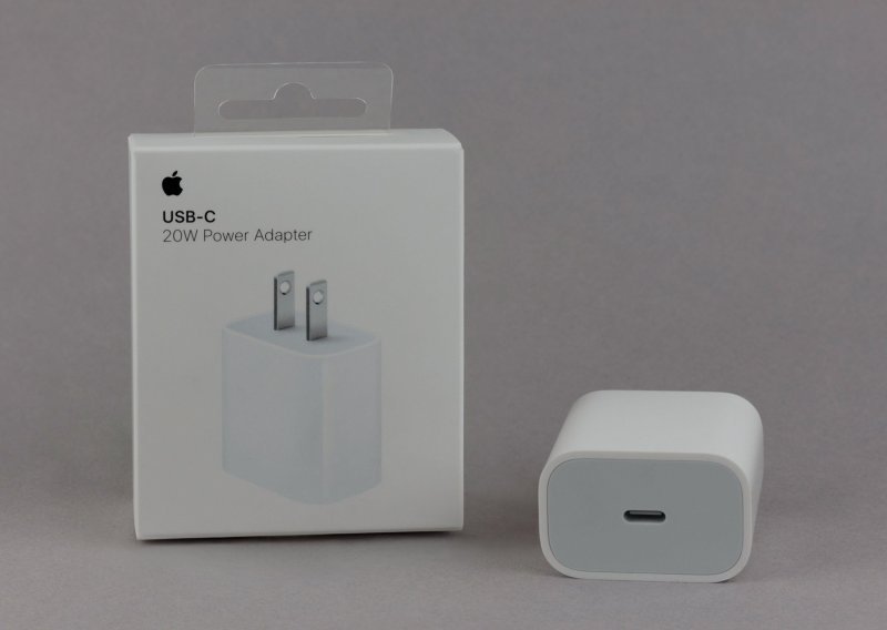 Insajderi najavljuju: Apple priprema novi brzi punjač sa dva USB-C ulaza