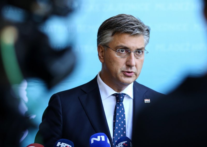 Plenković razgovarao sa Zelenskim: Hrvatska će osigurati dodatnu pomoć Ukrajini