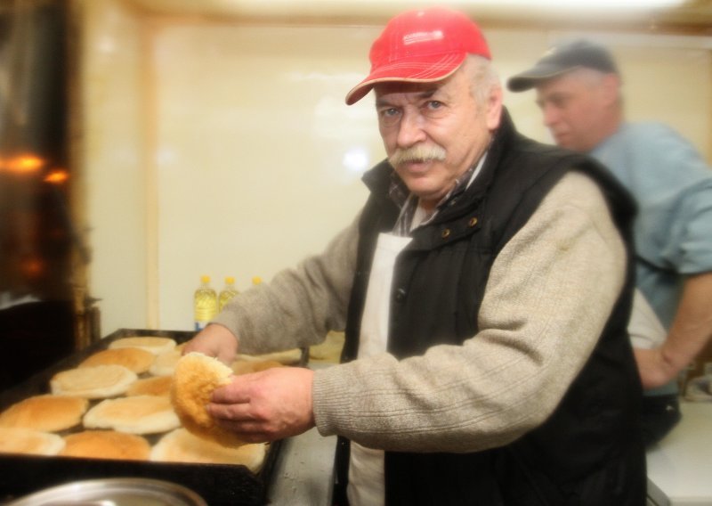 [FOTO] Preminula osječka legenda Jozo Trovač, čiji su hamburgeri 'liječili mamurluk'