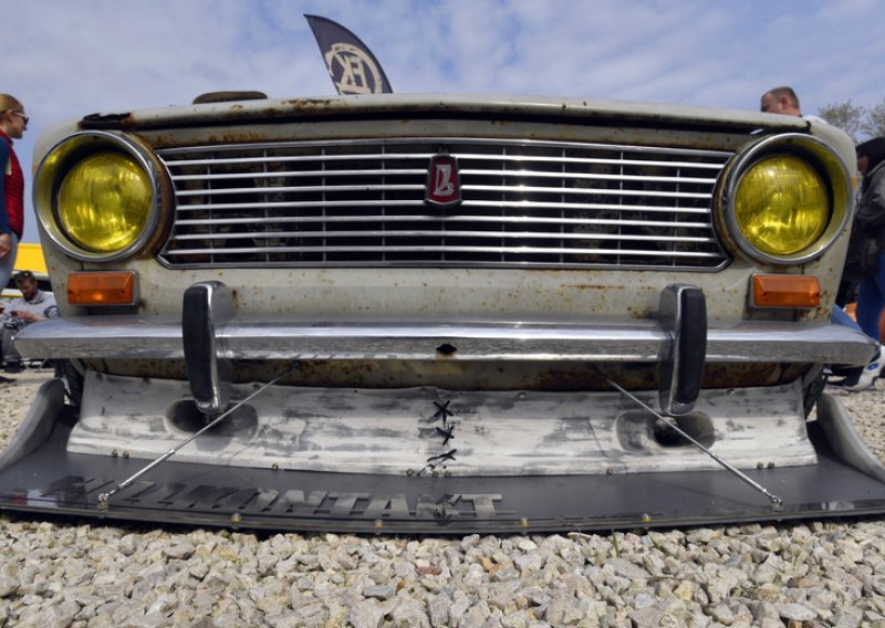 Ruska auto industrija prisiljena proizvoditi retro Lade iz sovjetskog doba