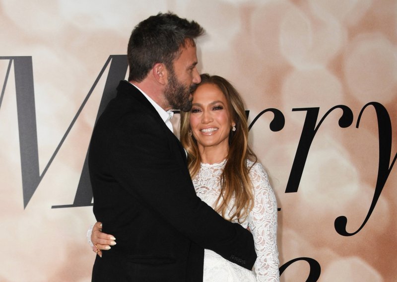 Jennifer Lopez sa svijetom podijelila svoju sreću i otkrila sve detalje zaruka u pjenušavoj kupki