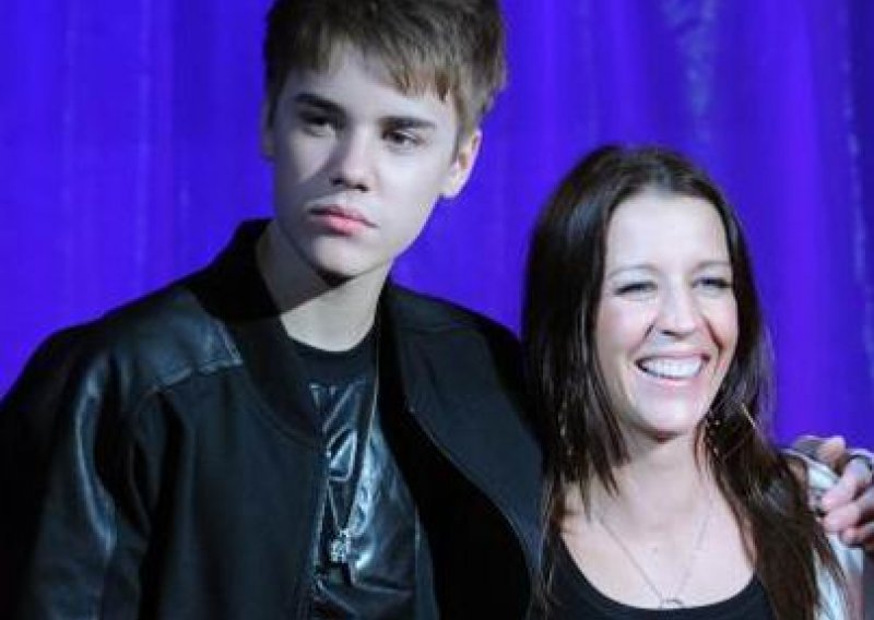 Justin Bieber je mamin sin