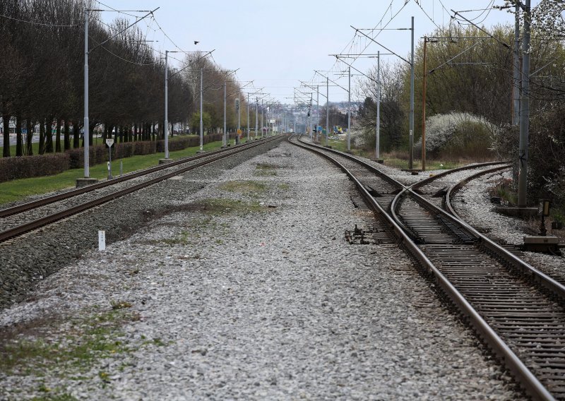 U naletu vlaka u Vrpolju jedna osoba smrtno stradala