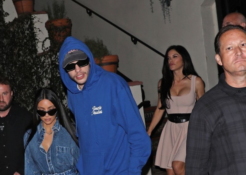 Kim Kardashian i novi dečko uživali u društvu milijardera Jeffa Bezosa i njegove partnerice, koja je plijenila pažnju dekolteom