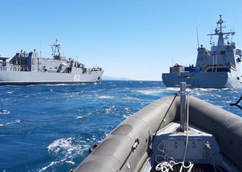 [FOTO] Protuminski brodovi NATO-a u Jadranu uvježbavali aktivnosti s plovilima HRM-a