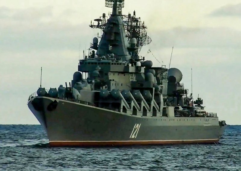 Rusi tvrde da je vatra na krstarici 'Moskva' obuzdana