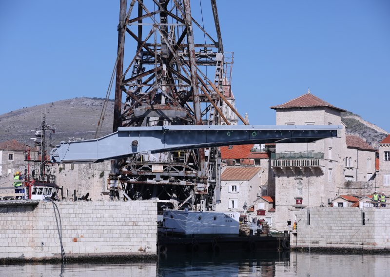 [FOTO/VIDEO] Čiovski most saniran nakon 60 godina: 'Ovo je veliki dan za Trogir'