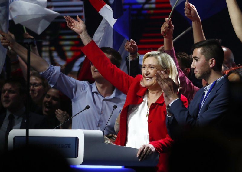 [FOTO/VIDEO] Le Pen oduševljenom mnoštvu: 'Na ovim se izborima elita bori protiv naroda'