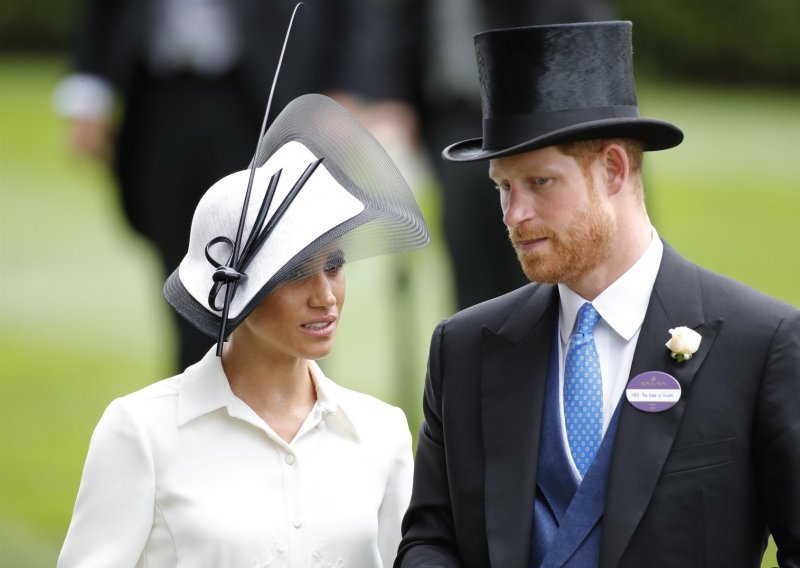 Nakon dvije godine ipak su se vratili u London: Princ Harry i Meghan Markle u tajnosti posjetili kraljicu Elizabetu II