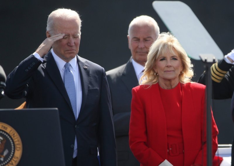 Procurili dobro čuvani detalji: Jill Biden izbacila je svećenika iz bolničke sobe Joea Bidena, dok mu je davao posljednju pomast