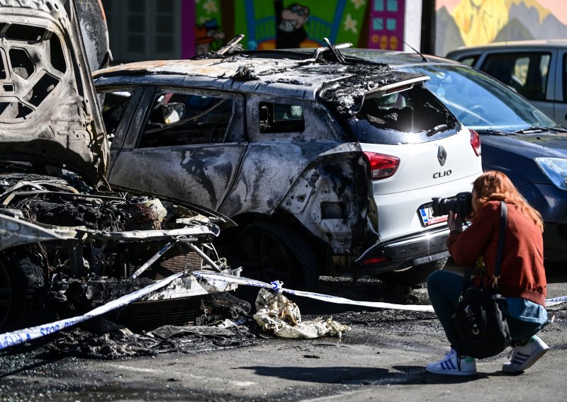 [VIDEO/FOTO] U požaru u Zagrebu oštećeno pet automobila, intervenirali vatrogasci