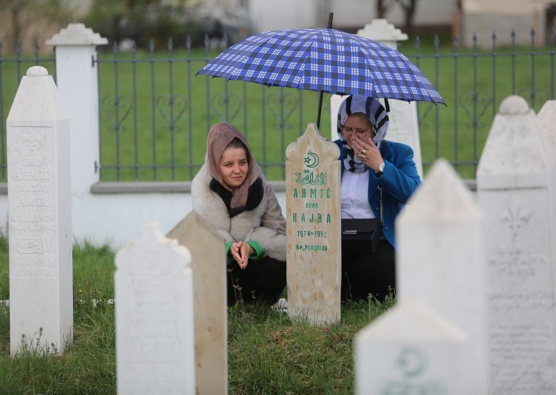 [FOTO] U Ahmićima obilježena 29. godišnjica zločina počinjenog nad Bošnjacima