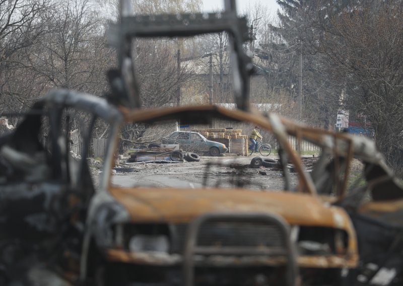 U ruskom napadu pogođena naftna rafinerija na istoku Ukrajine