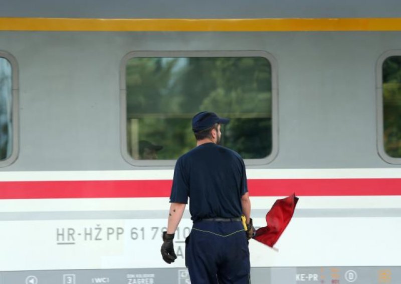 Koreanka se penjala na krov vlaka i zatvorila strujni krug