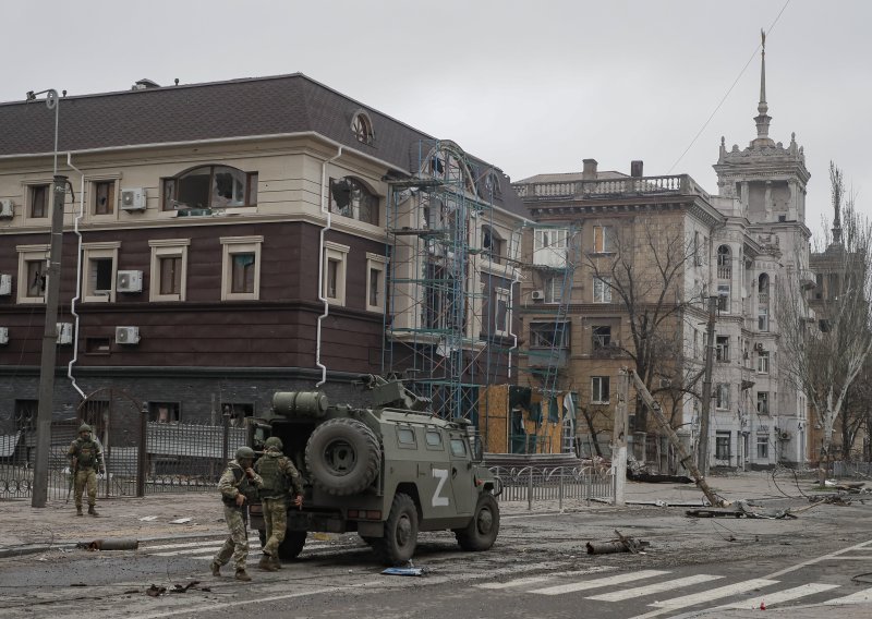 Rusi tvrde da je u Mariupolju ostala samo šačica ukrajinskih boraca, Zelenski upozorio da se svijet 'treba pripremiti' za mogućnost da Putin naredi korištenje nuklearnog oružja