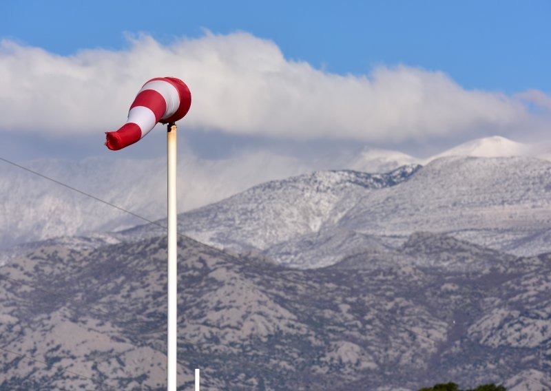 Za sav promet zatvoreni Paški most i državna cesta Maslenica-Zaton Obrovački