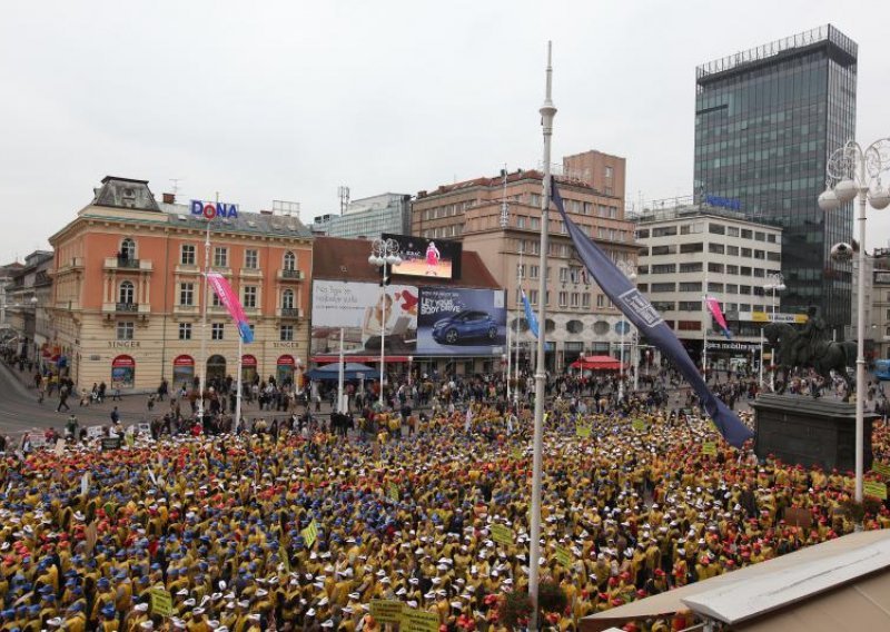 10.000 prosvjednika Vladi: Izdali ste sve osim bankara! Dajte ostavke!