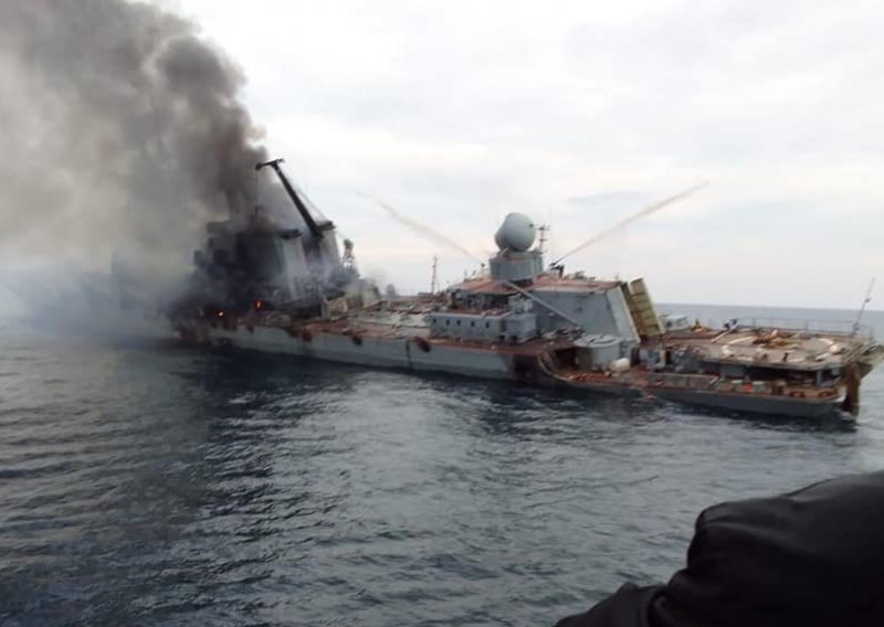 Izvor blizak zapovjedništvu Crnomorske flote: Na Moskvi je poginulo najmanje 37 mornara, stotinjak je ozlijeđeno, a ne zna se koliko je nestalih