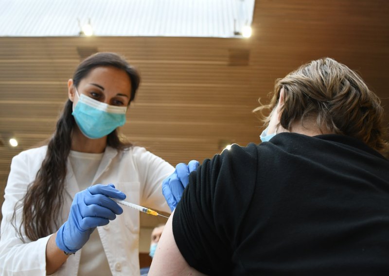 U Hrvatskoj 30 novozaraženih i sedam preminulih, a u posljednja 24 sata cijepljena je samo jedna osoba