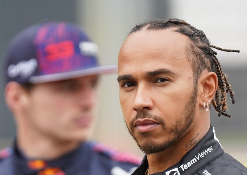 Dvostruki prvak Formule 1 komentirao Lewisa Hamiltona: Kladim se da se duri, kuka i prigovara