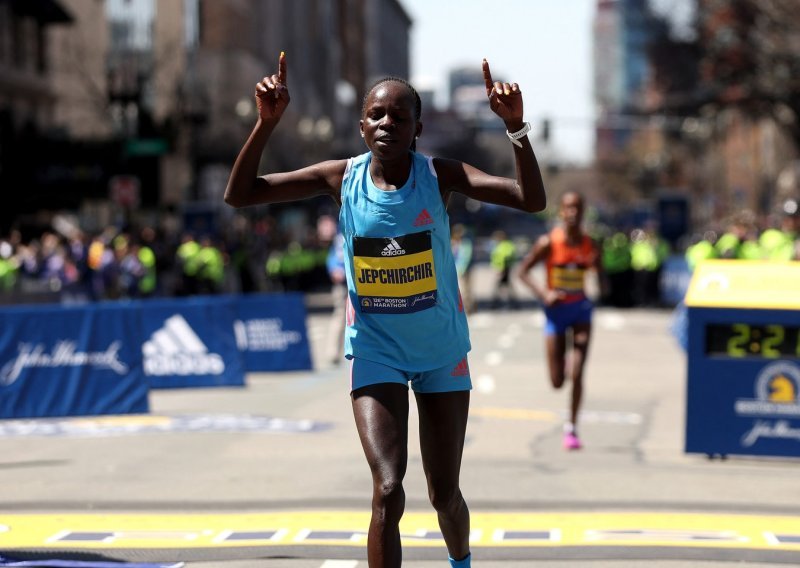 Kakva drama na Bostonskom maratonu, pobjednica odlučena u samom finišu