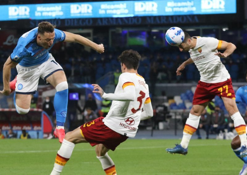 [FOTO] Napoli sve dalje od borbe za titulu prvaka; Roma se spasila golom u sudačkoj nadoknadi
