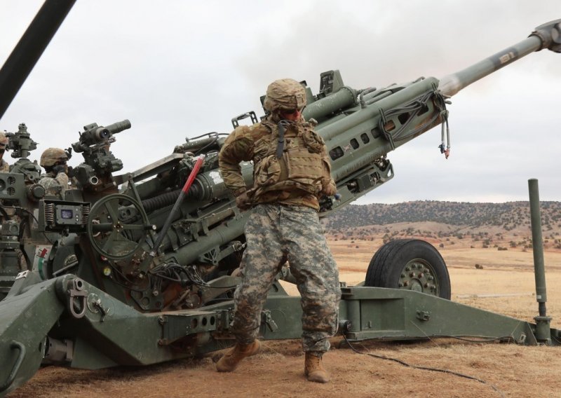 U Ukrajinu stižu nove pošiljke američkog oružja, uskoro kreće i obuka Ukrajinaca kako koristiti moderan topnički sustav M777 Howitzer