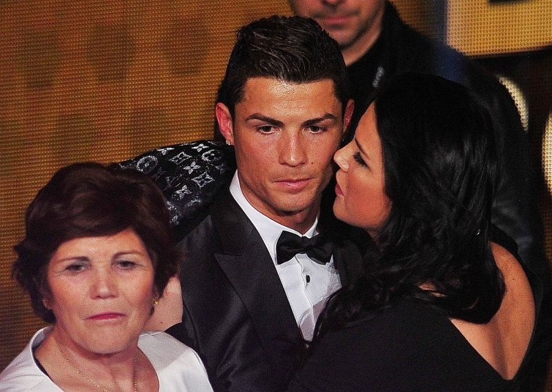 Nakon što su Cristiano Ronaldo i Georgina objavili da su izgubili tek rođenog sina, oglasila se i sestra slavnog nogometaša