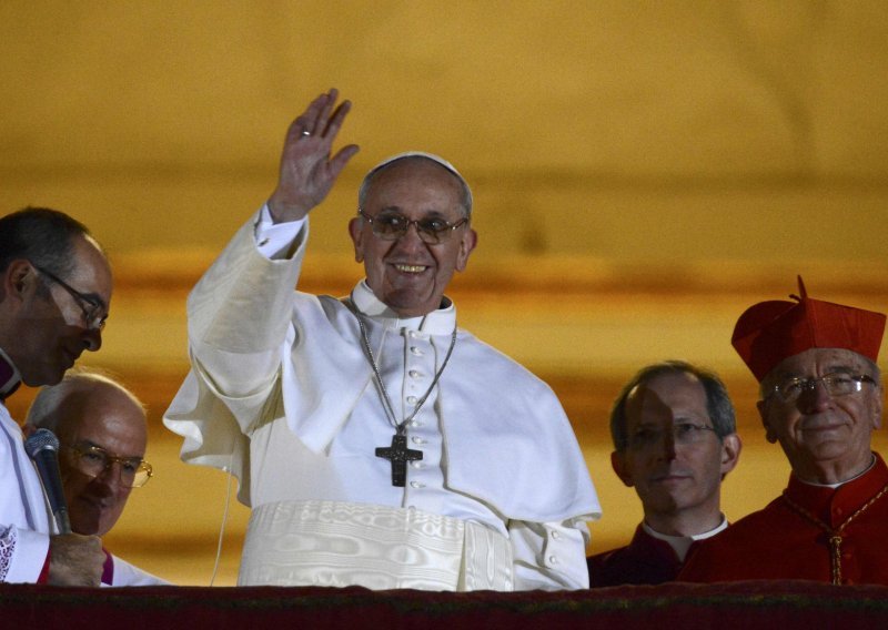 Papa Franjo održat će prvi angelus