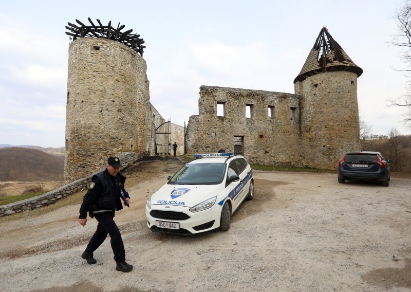 Policija riješila slučaj požara dvorca iz 14. stoljeća kod Karlovca: Za štetu od gotovo milijun kuna kriv je neoprezan mladić