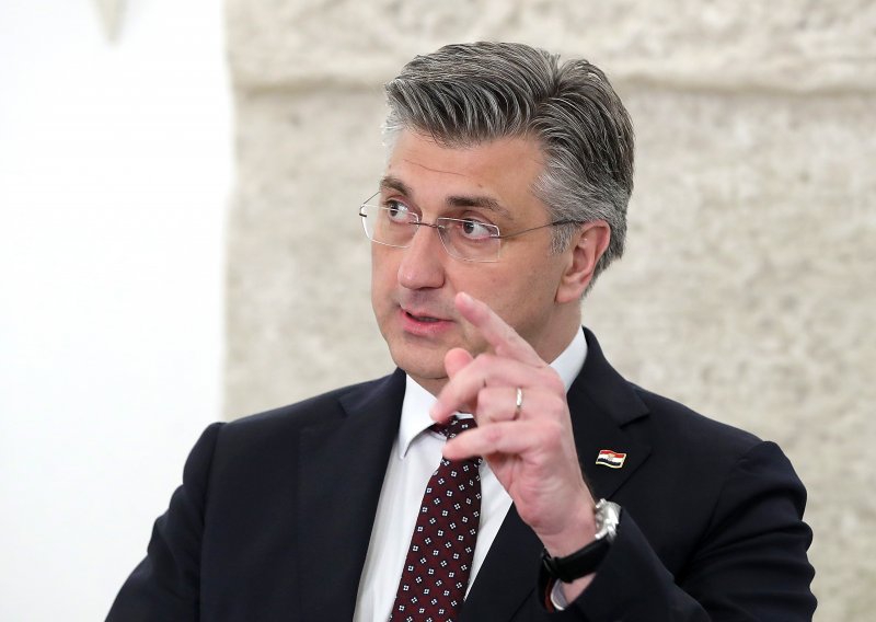 [VIDEO] Plenković nije štedio Milanovića: 'Ovo je prešlo sve granice... čovjek je manipulator, patološki lažljivac, divljak, proruski nastrojen...'