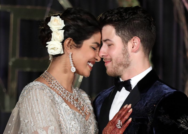 Tri su mjeseca tajili od svih: Priyanka Chopra i Nick Jonas napokon su otkrili neobično ime svoje kćeri