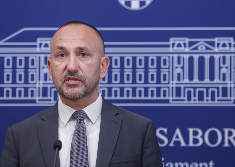 Zekanović ulazi u HSP i vraća tu stranku u Sabor