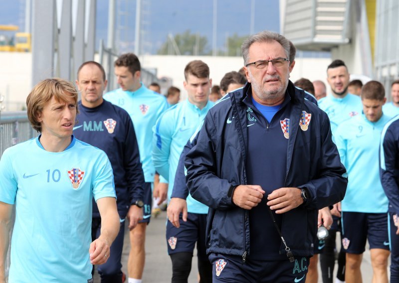 Dinamo ekspresno pronašao zamjenu za trenera Kopića kojem je uručen hitni otkaz; na klupu stigao bivši hrvatski izbornik Ante Čačić!