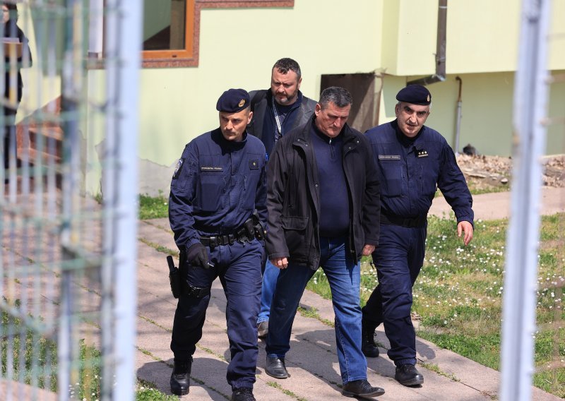 [VIDEO/FOTO] Pao kontroverzni načelnik Čeminca: U velikoj akciji USKOK-a uhićeni Zlatko Pinjuh i sinovi