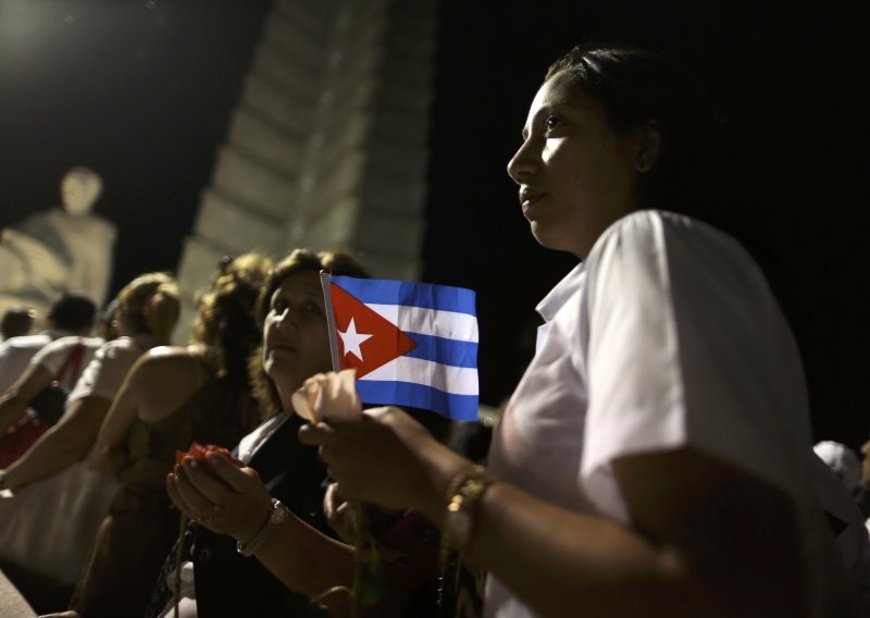 Kubanci masovno odaju posljednju počast svom El Comandanteu