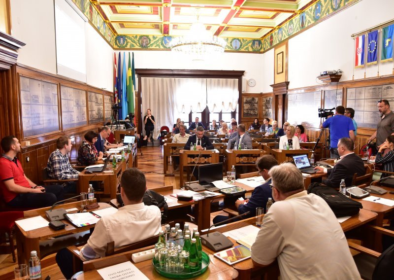 Gradsko vijeće Pule nije raspravljalo o inicijativi za raspisivanje referenduma