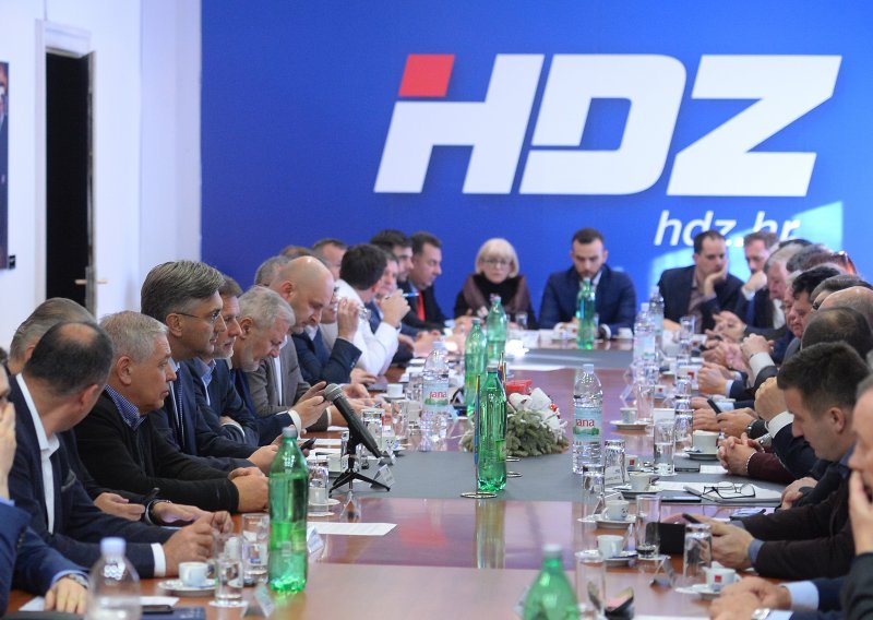 HDZ i ovaj mjesec najjača stranka, SDP se ustabilio na drugom mjestu