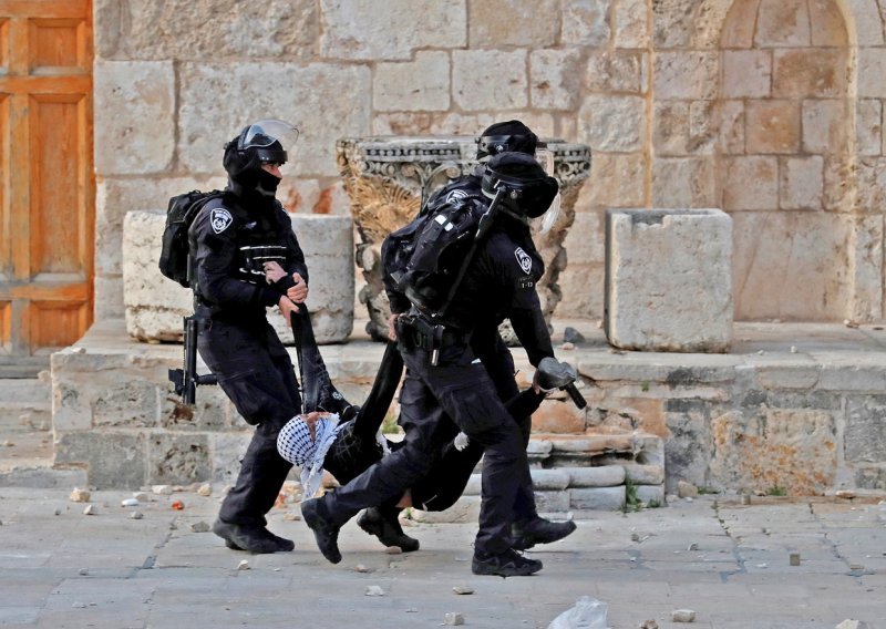 U sukobu Palestinaca s izraelskom policijom u Jeruzalemu 31 ozlijeđen