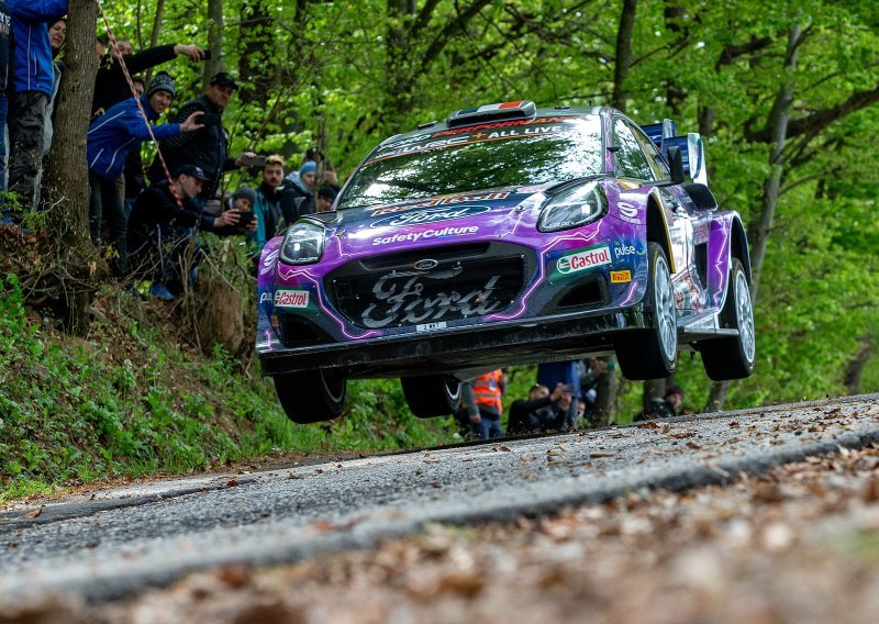Pogledajte kako je francuski vozač na WRC Croatia Rallyju izletio sa staze u dvorište jedne kuće; zatim je od obitelji doživio nešto što nije očekivao
