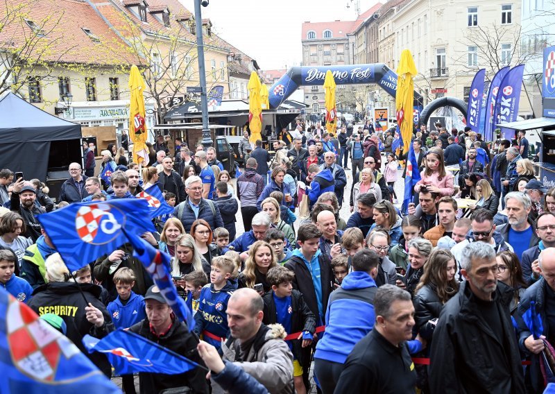 [FOTO] Na Europskom trgu u centru Zagreba održava se 'Dinamo fest' povodom 111. rođendana maksimirskog kluba