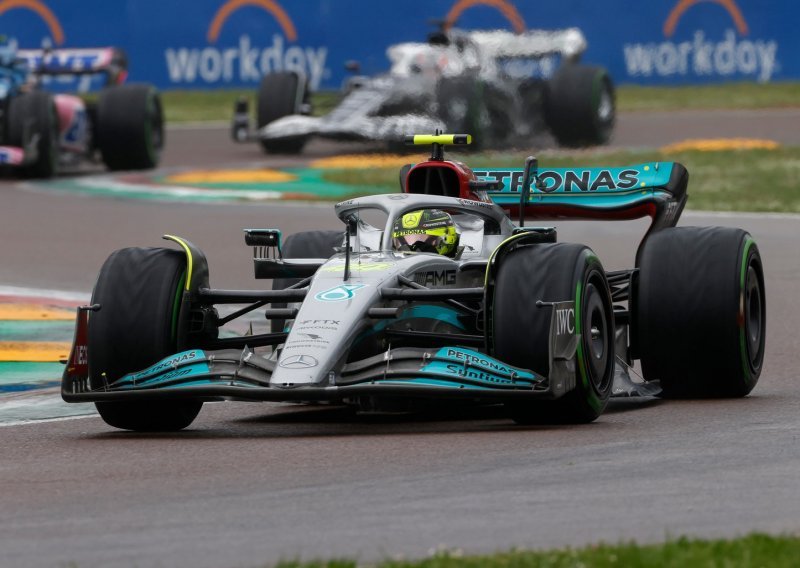 Lewis Hamilton doživio je totalno poniženje na kultnoj F1 stazi u Imoli, a onda je sve šokirao izjavom