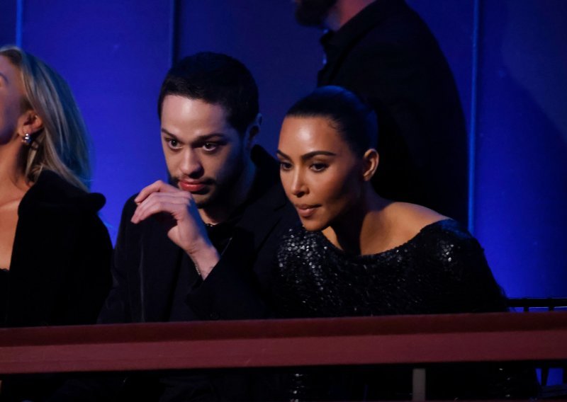 Nema više skrivanja: Kim Kardashian u pratnji novog dečka na glamuroznoj dodjeli nagrada