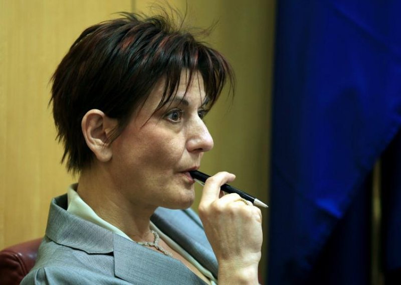 Što Martina Dalić radi na sjednici VNS-a?