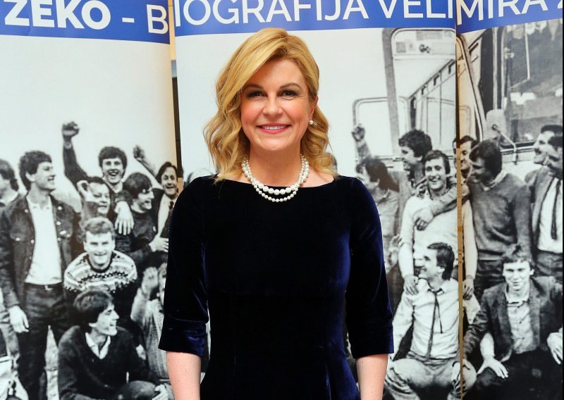 Kolinda Grabar Kitarović sve češće bira ženstvene komade koji naglašavaju siluetu, baš poput ove damske haljine