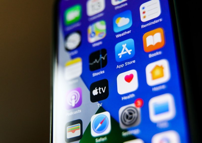 Stiglo upozorenje: Hakeri mogu napasti iPhone i kad je ugašen