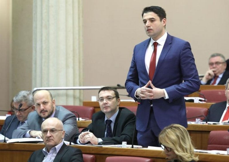 SDP-ovci napustili sabornicu, HDZ likuje: 'Ni Bojan ni Arsen nisu muško'