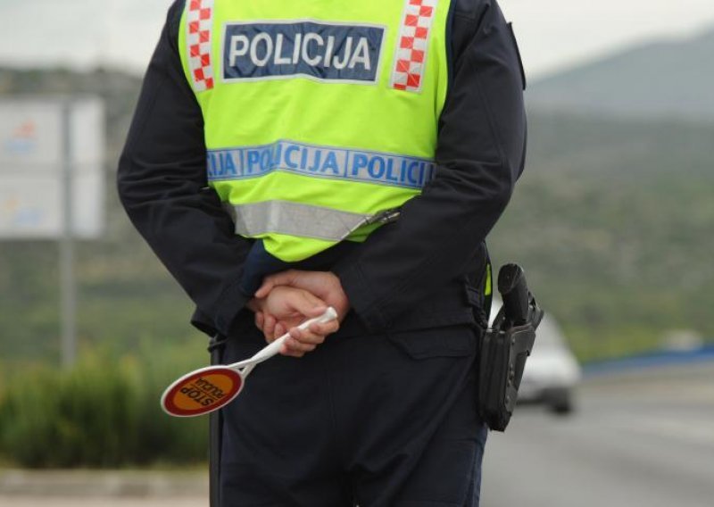 Policajac tražio i dobio seks za oprost kazne